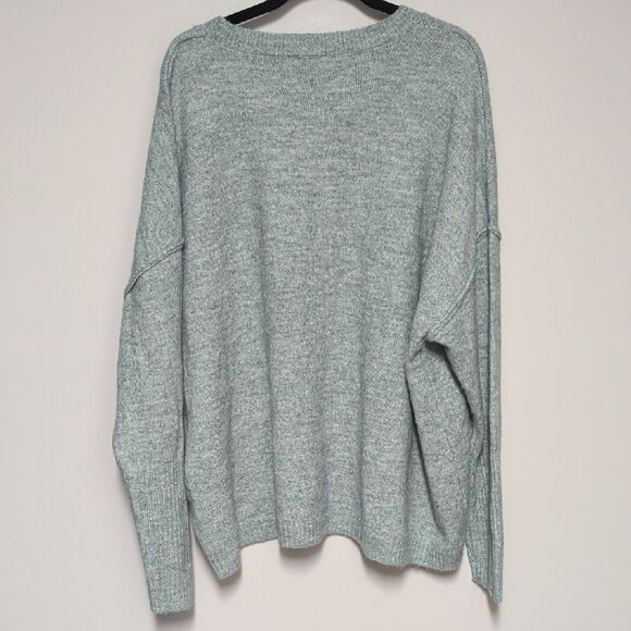 Elegant Women's Crew Neck Sweater - Soft Green - Picture 5 of 6